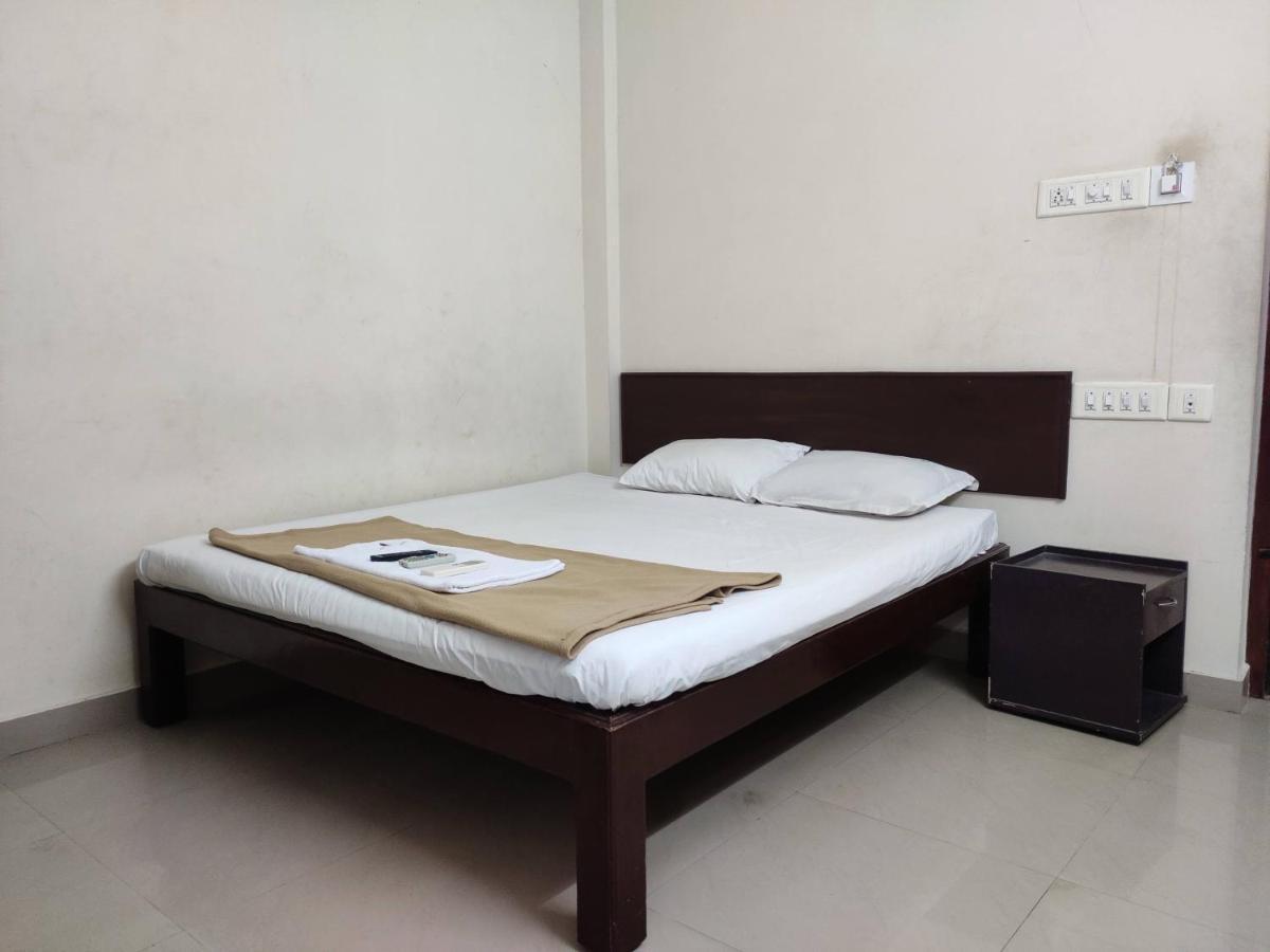 Subasree Cottage Tirunallar Exterior foto