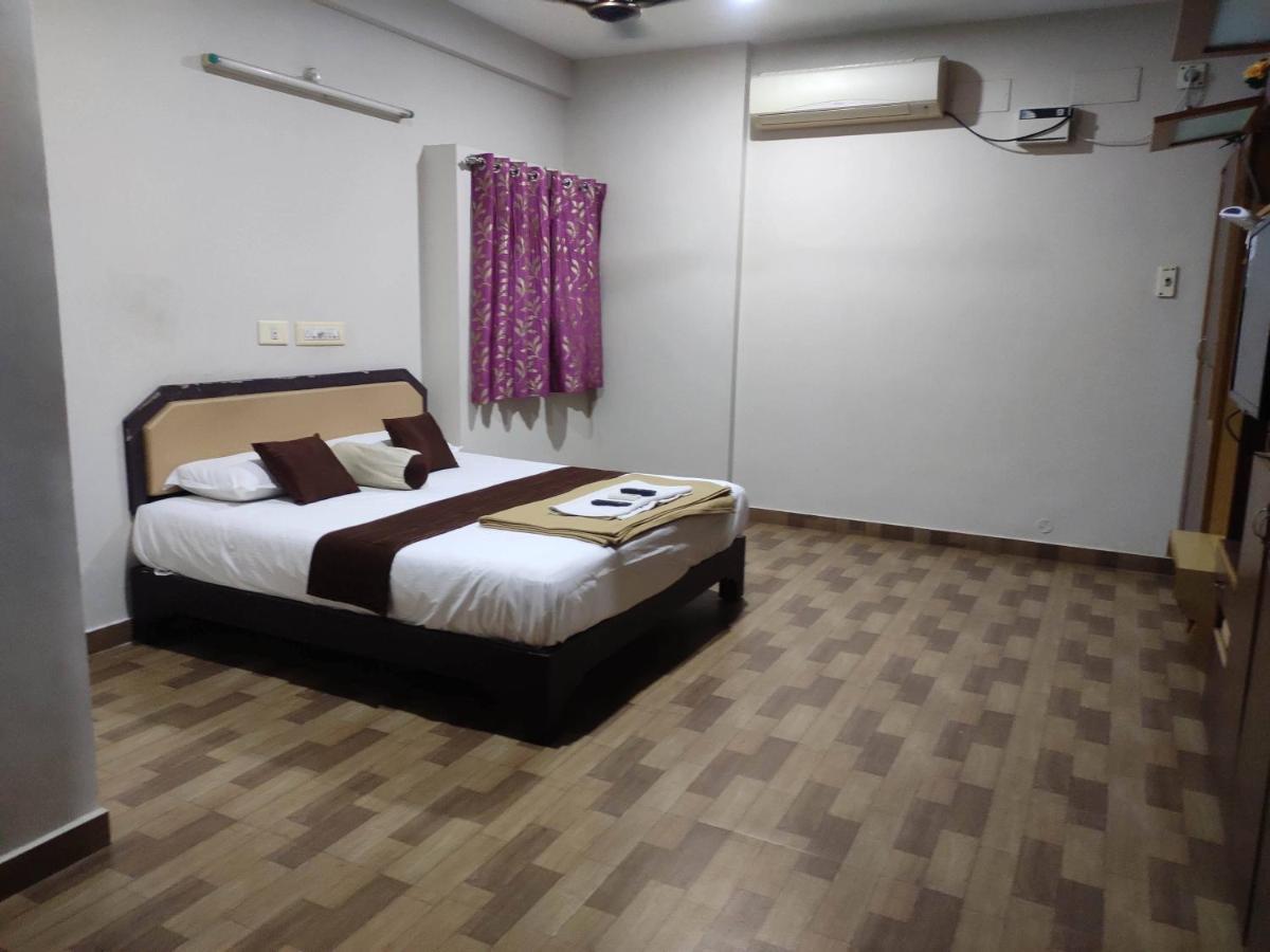Subasree Cottage Tirunallar Exterior foto